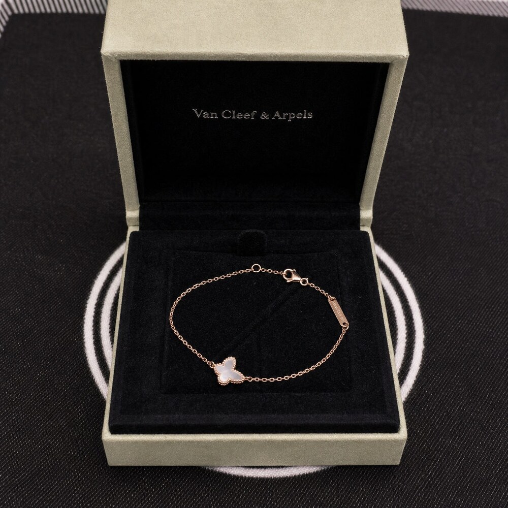 Van Cleef & Arpels Elegant Signature Bracelet Style 2 | New with Box